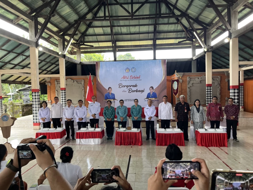 Tim Penggerak PKK Provinsi Bali Gelar Aksi Sosial Bergerak dan Berbagi