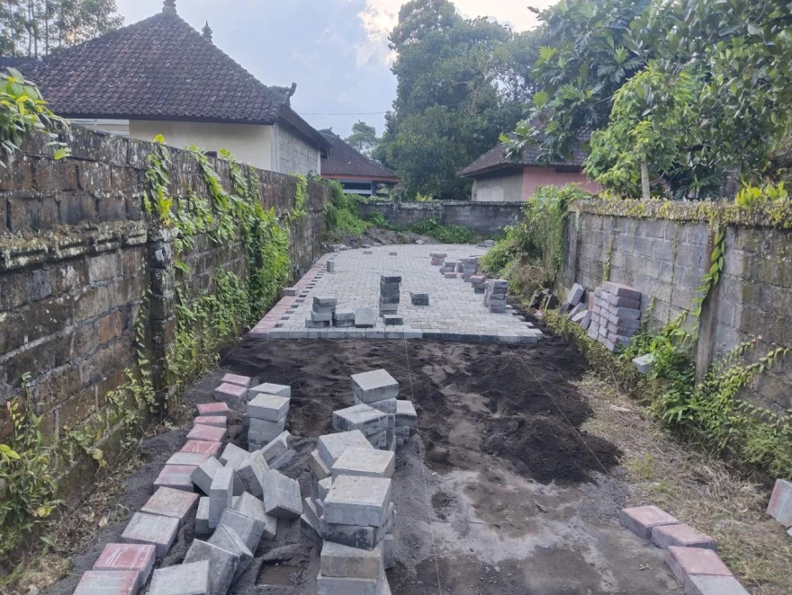 Pavingisasi Gang di Banjar Dinas Munggal Tingkatkan Kualitas Jalan Lingkungan Desa Kukuh